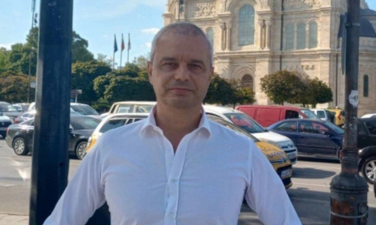 Костадинов обвини Радев в параван за задкулисни сделки на нелегитимен кабинет